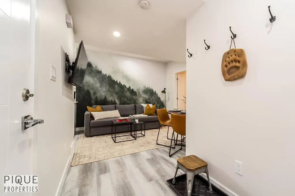 Appartamento New, Mountain Chic Suite, Whyte Avenue, Netflix, Wifi, Sleeps 6 Edmonton Canada