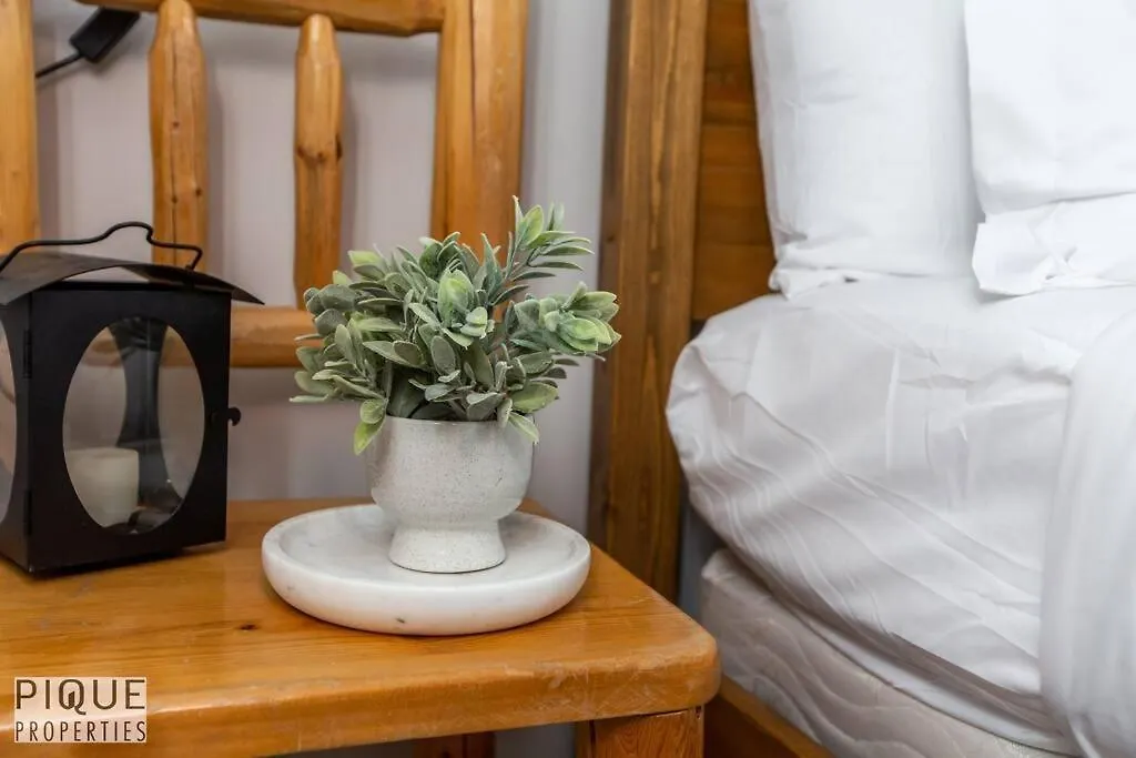 Appartamento New, Mountain Chic Suite, Whyte Avenue, Netflix, Wifi, Sleeps 6 Edmonton Canada